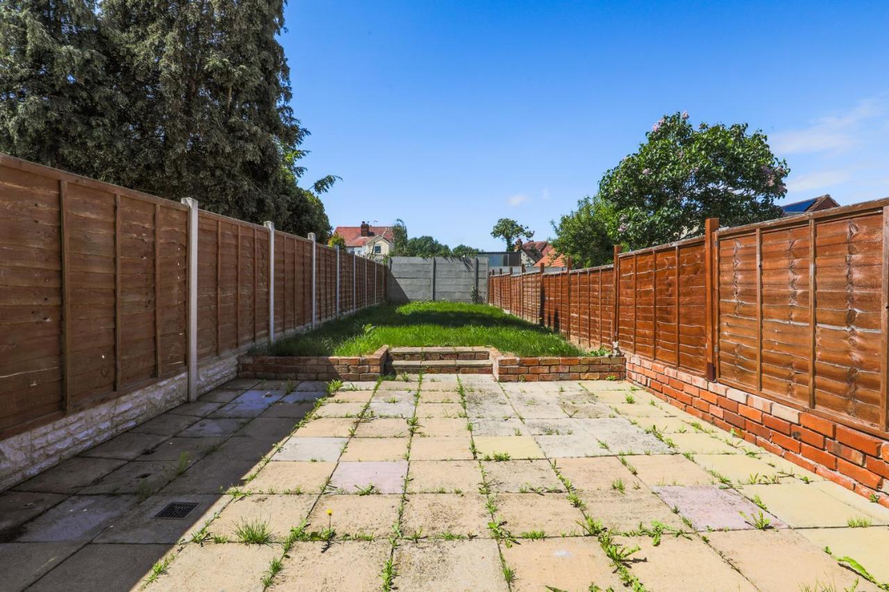 Nuneaton - Ideal 3 Bedroom, Wi-Fi Parking, Sleeps 6 - Jrr Stays Екстериор снимка